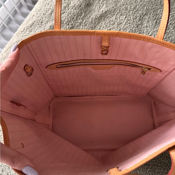 Louis Vuitton white Neverfull Damier MM canvas tote - Picture 6 of 14